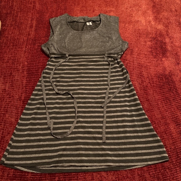 Sleeveless Silver-Grey Short Dress - Picture 1 of 4